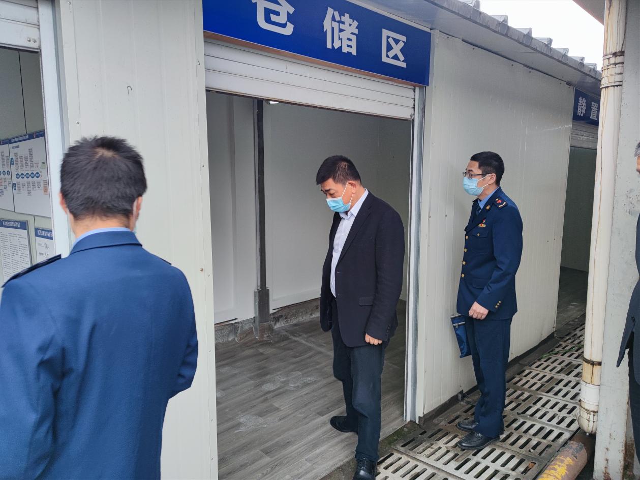 杭州市市場監督管理局來波平副局長走訪錢江商城指導檢查進口商品疫情防控工作